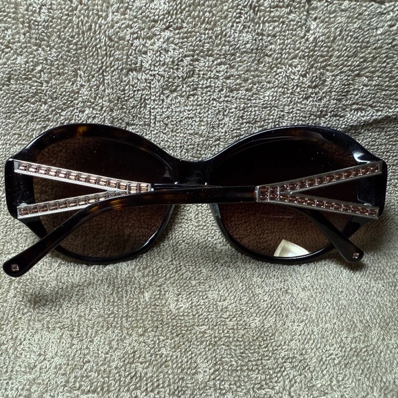 NWT-Judith Leiber Polished Topaz Tortoise Sunglasses with Topaz Crystals main image 7